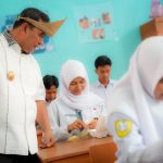 Dapat Kunjungan PJ Gubernur Bahtiar, Siswa SMA 1 Pasangkayu Antusias Ikuti Uji Coba Makan Bergizi Gratis