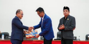 Paripurna-Penjelasan-Gubernur-Terhadap-Ranperda-Pertanggungjawaban-APBD-2024-Selasa-24-Juni-2025-4-1280x640-1